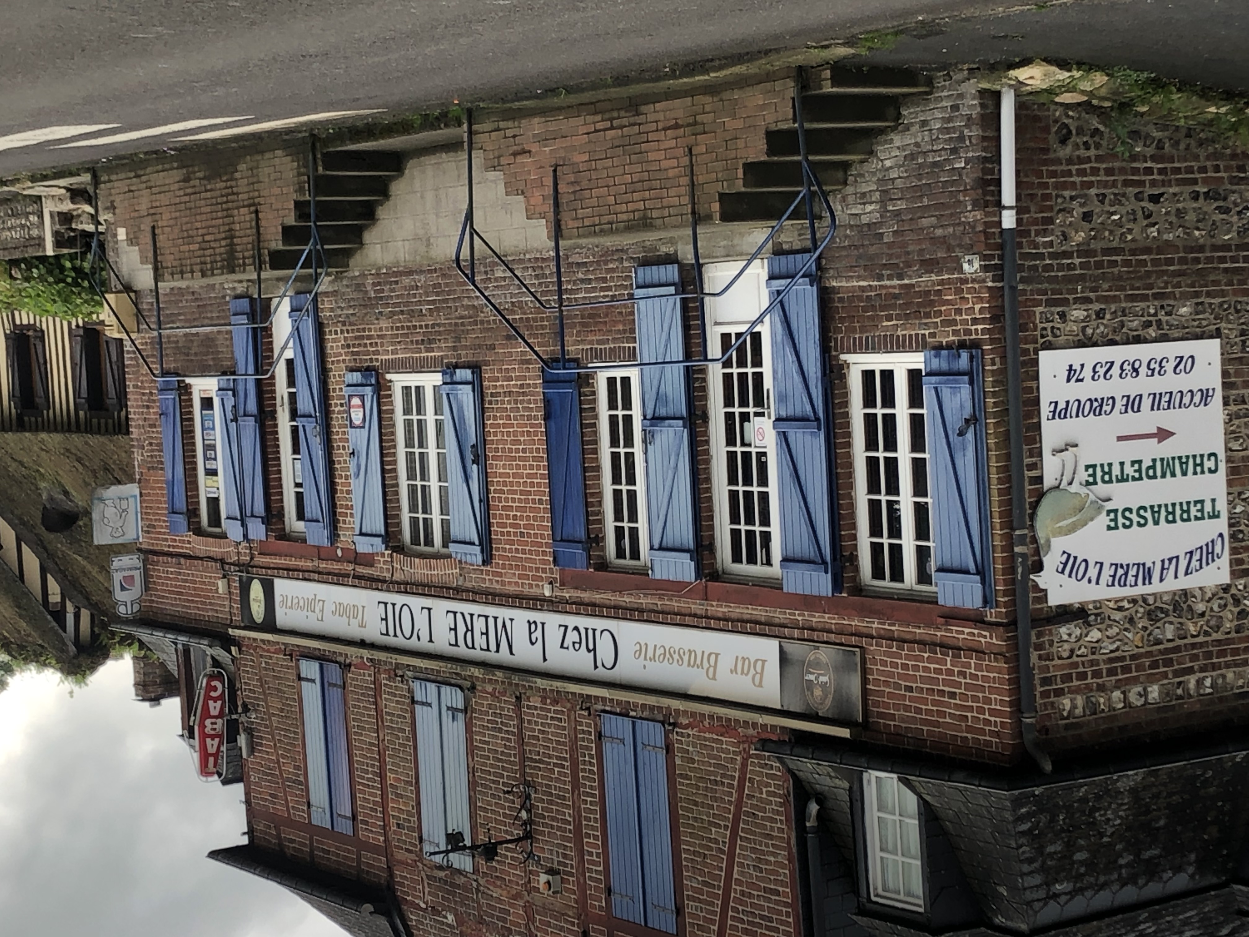 AUZOUVILLE SUR SAANE bar épicerie actuel.jpg