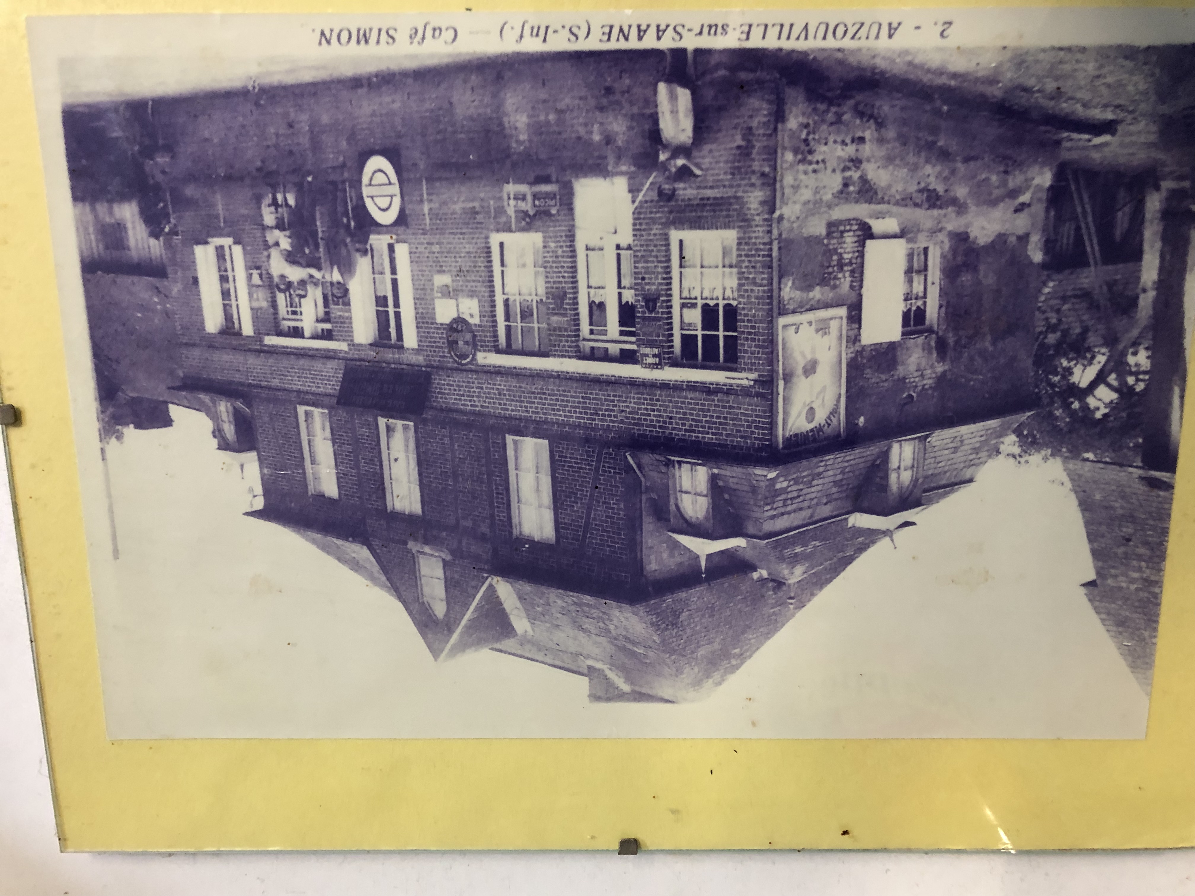 AUZOUVILLE SUR SAANE bar épicerie Simon vers 1960.jpg